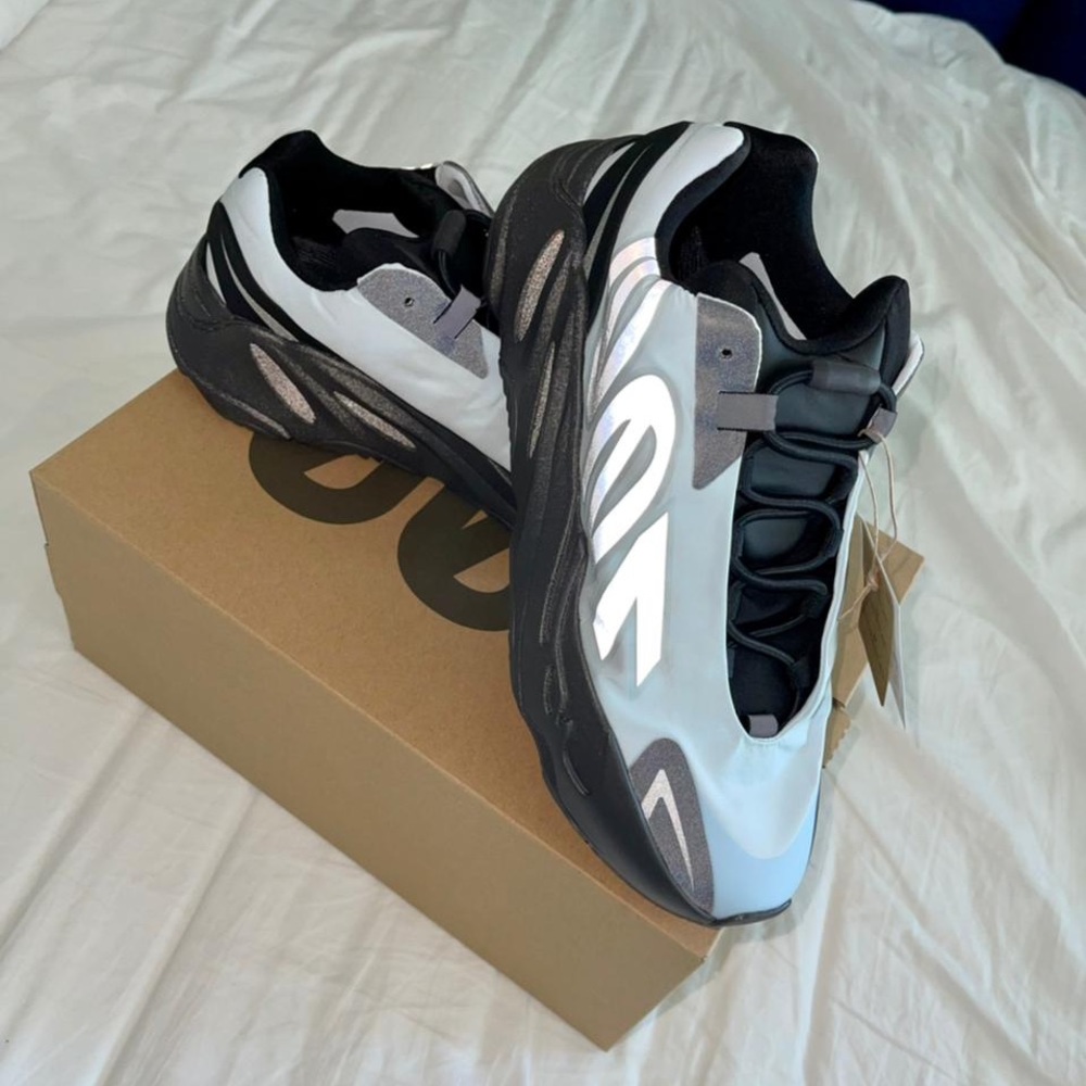 SOLD - Yeezy Boost 700 MMVN